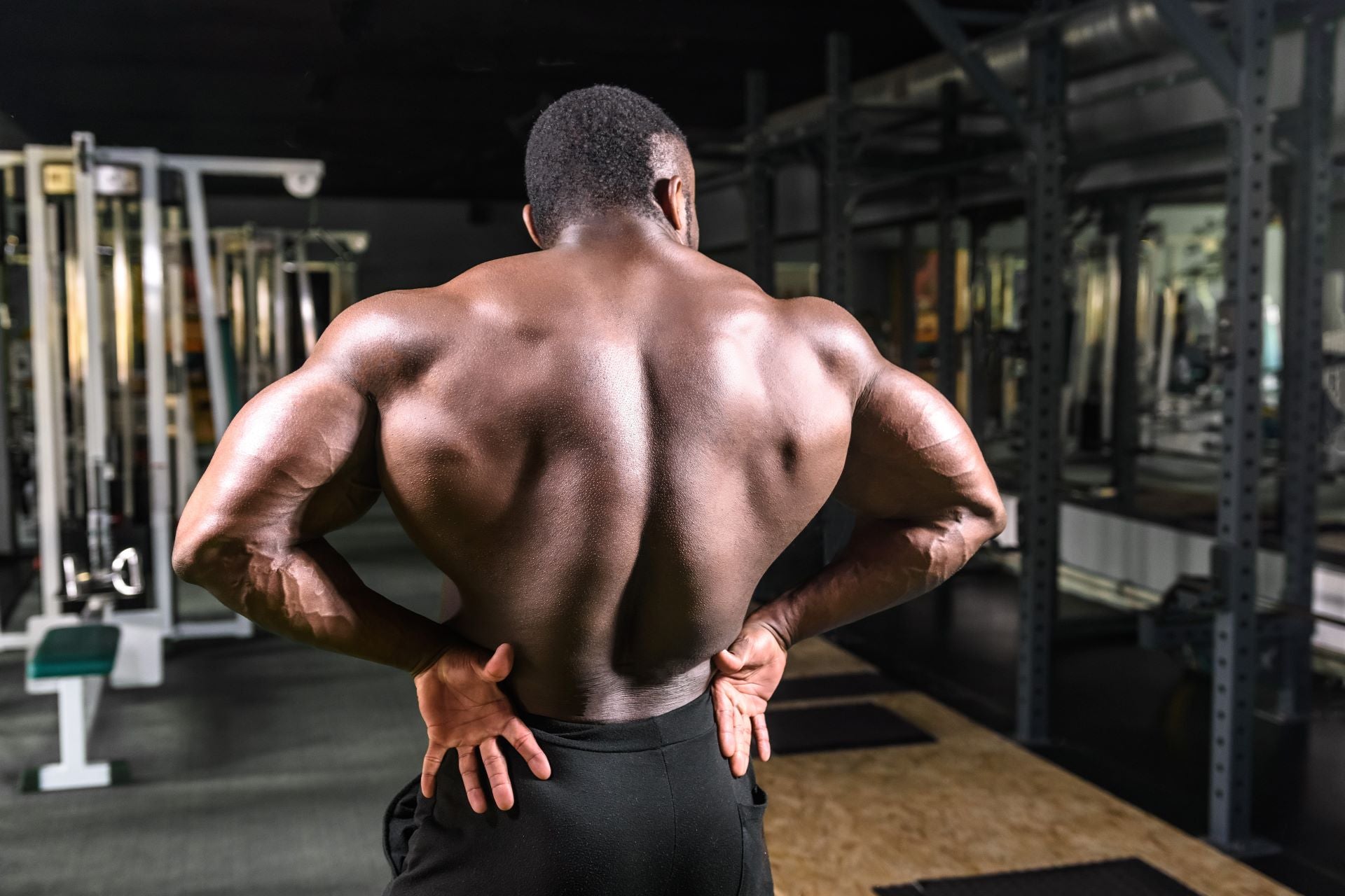 広背筋の筋トレにおすすめの自宅でできるメニューを紹介！メリットや注意点も解説